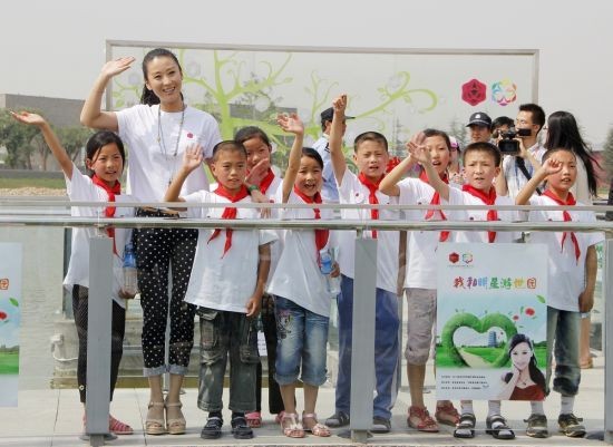 苗圃携地震灾区孩子开启“我和明星游世园”