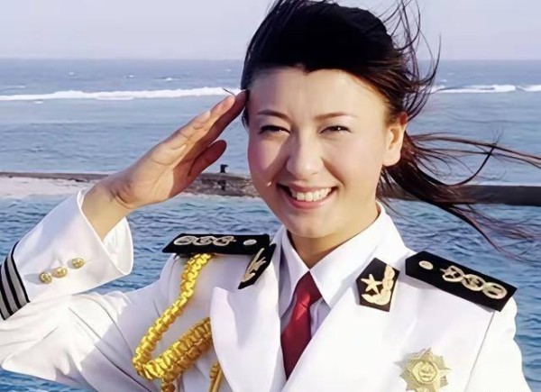 演艺明星公众形象的多重塑造因素探析