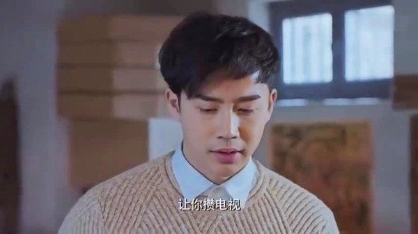 我们的四十年：女孩把自家电视搬来，让金世佳照着做出电视！