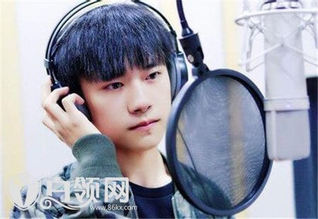 易烊千玺爸爸妈妈是谁 易烊千玺家庭背景及父母照片介绍 第2张