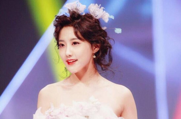 关注七日飙涨的95后女明星，黄霄云榜首，孟子义榜眼，程潇探花