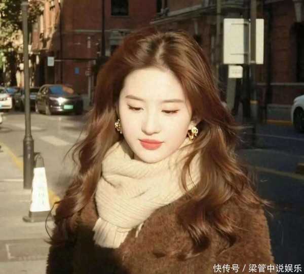 刘亦菲反套路出圈，冰城逛吃随手拍爆火