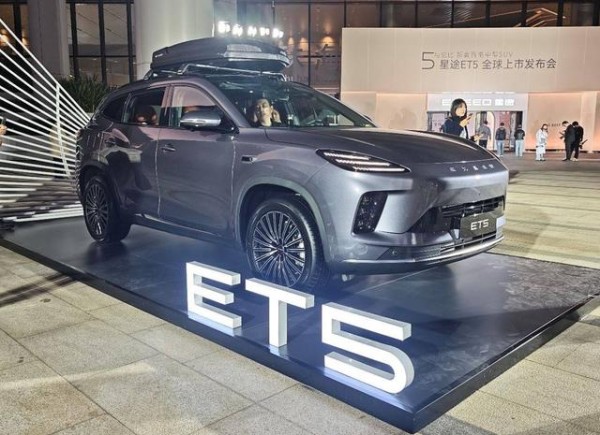 低价不低配,星途 ET5 的 1.5T 增程器560TOPS 算力真能兼顾体验与成本?奇瑞系供应链加持,星途 ET5 的低价策略其他品牌真的跟不起吗?