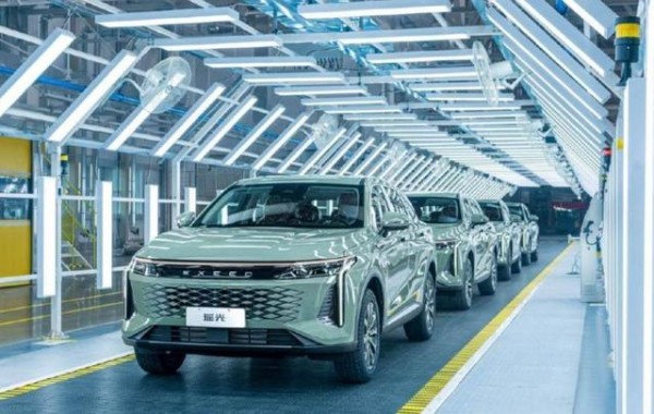 低价不低配，星途 ET5 的 1.5T 增程器560TOPS 算力真能兼顾体验与成本？奇瑞系供应链加持，星途 ET5 的低价策略其他品牌真的跟不起吗？-有驾