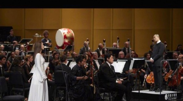 不查不知道,原来张靓颖这段衣服背后有故事,关注她的人都清楚刚出道时阿颖的穿衣风格与变化