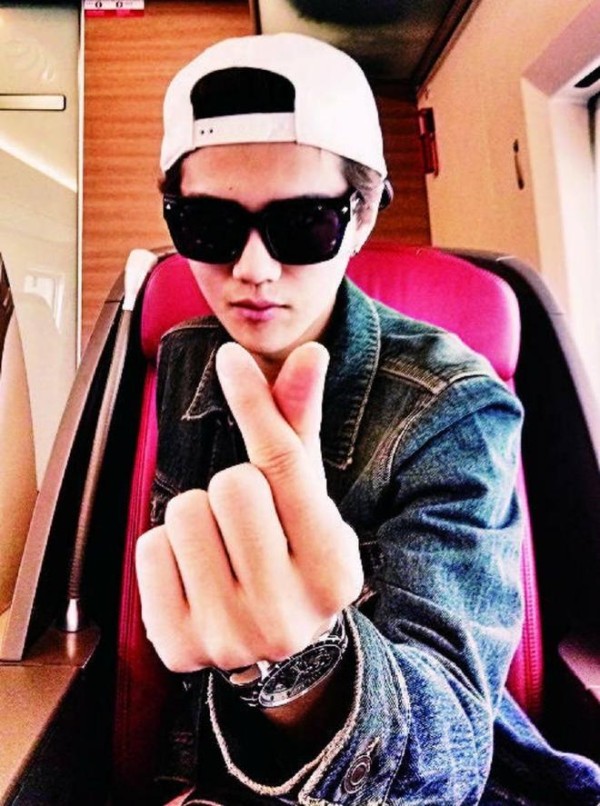 明星纷纷弃飞机坐高铁, 鹿晗赵雅芝华晨宇都坐一等座, 只有他最惨