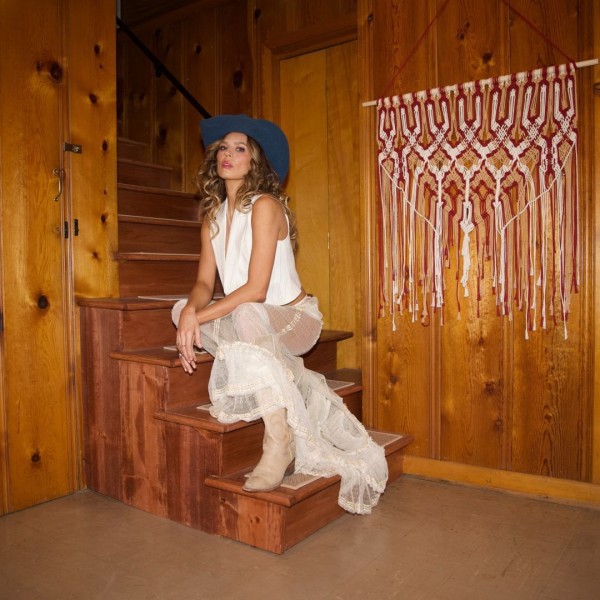 Twinnie，"Worst Kind of Crush"新闻包。