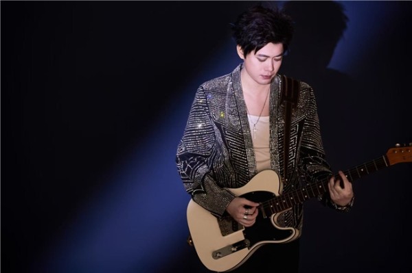 歌手高兴全突破曲风之作《开不了口》