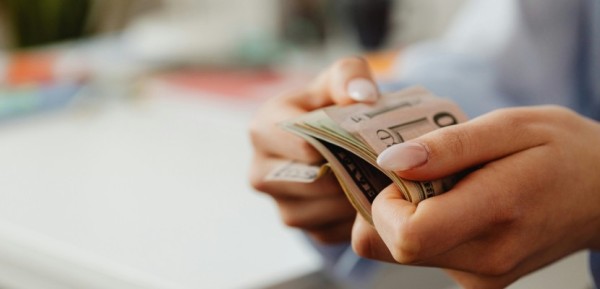 清华学霸夫妻创业，即将收获一个IPO