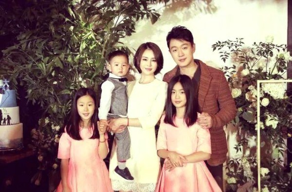 佟大为一家温馨幸福：明星家庭的和谐生活图集