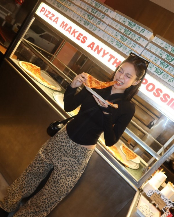 基礎的黑色長袖上衣怎麼穿？時尚潮人靠8招穿出回頭率！高質感雙色造型簡單入門