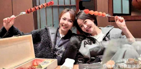 抽烟喝茶配海鲜，女明星的聚会也太自在了吧