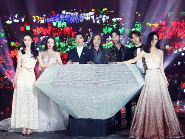 红毯现场点评：明星妆容失误，服装选搭不佳