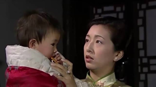 大宅门： 香秀想收养孩子，表哥带的娃被嫌丑！她这反应太真实了