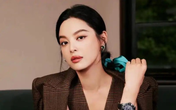 10位内地女演员获奖对比，赵丽颖三大奖项，任素汐奖项份量高