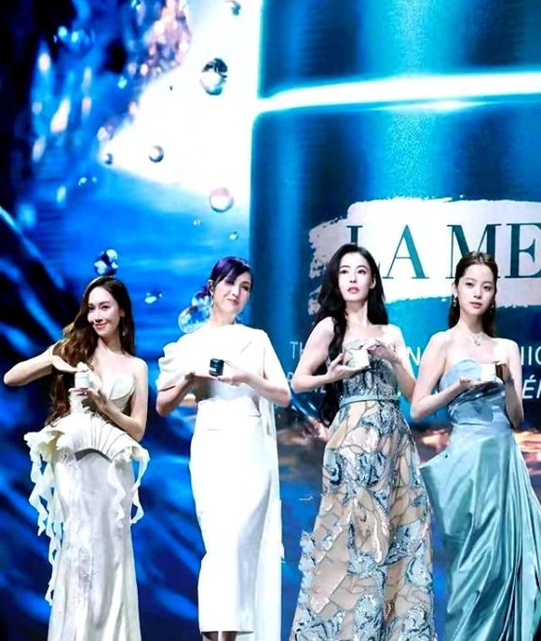 护肤品牌活动星光熠熠，四女星同台争艳