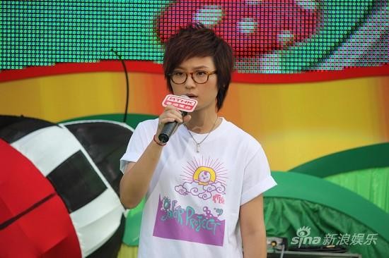 周笔畅现场深情演绎。