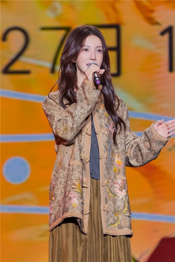 金晨东港助农：以专业立星光，用爱心筑公益