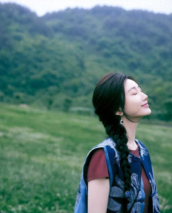 毛晓彤深山扶贫记：明星光环下的真实蜕变