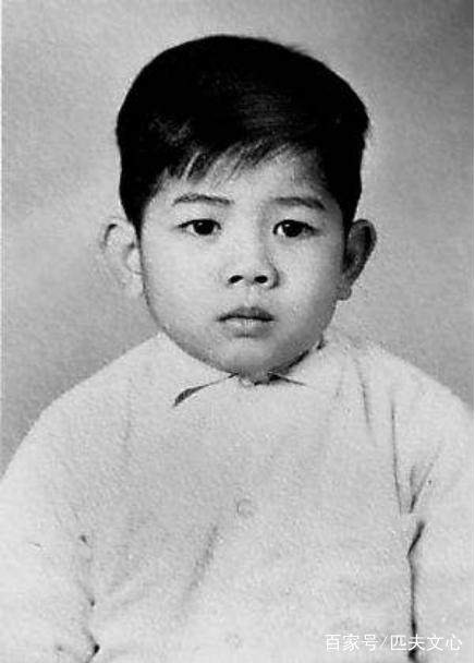 明星儿时旧照：认出2个很正常，认出5个太牛了，认出最后1个我跪