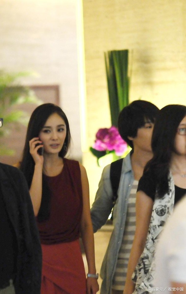 杨幂邢菲“姐宝女”甜上热搜：揭秘娱圈真友谊的正确打开方式