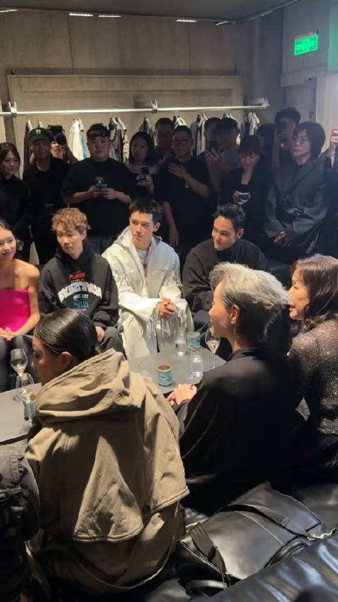 多位明星大佬同框，除了王曼昱你知道还有谁吗，樊振东的好朋友也在啊