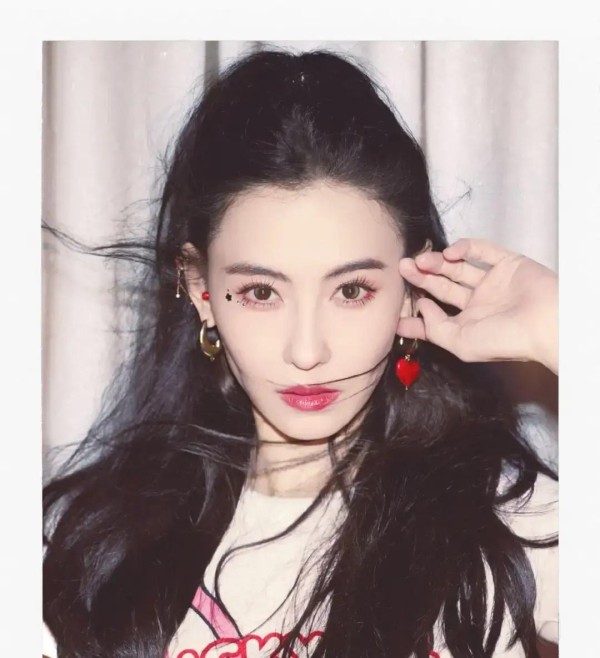 3个细节,张柏芝法庭却崩溃了?明星合约大战你真的懂吗