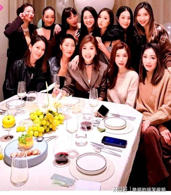 小s缺席师母寿宴，疑似未被邀请，姐姐走后圈中少有好友替她说话