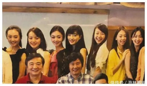 吴谨言李纯同窗旧照曝光，网友：这是“学霸姐妹花”的养成记？