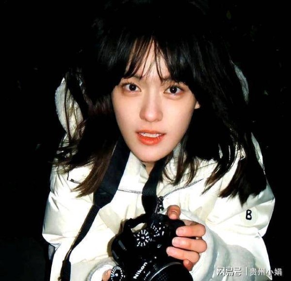 女演员文淇遭男子逼到墙角。近身强行接触，被阻拦后大骂脏话离开