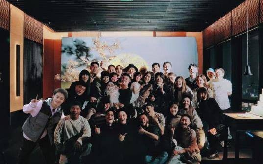 明星版《大家来找茬》：陈赫晒鹿晗庆生照引热议，模糊到清晰背后的十年兄弟情