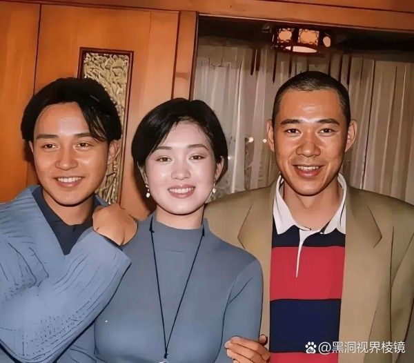 1995年这张张丰毅、巩俐...@黑洞视界棱镜的动态