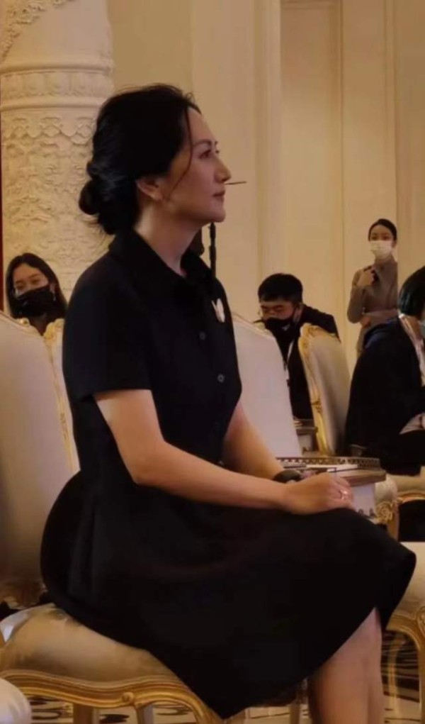 明星造型，谷爱凌狂刷大刊封面，孟晚舟一身大牌但最赞的还是妆发