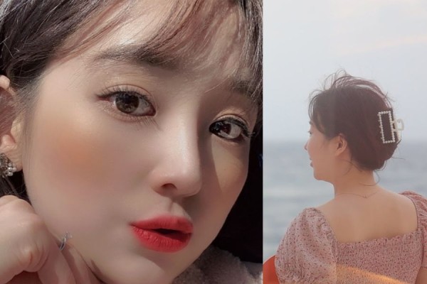 韩国时尚YouTuber 수연拍摄穿搭Vlog，展现海边度假风情，露肩连衣裙搭配珍珠发夹，充满浪漫气息。