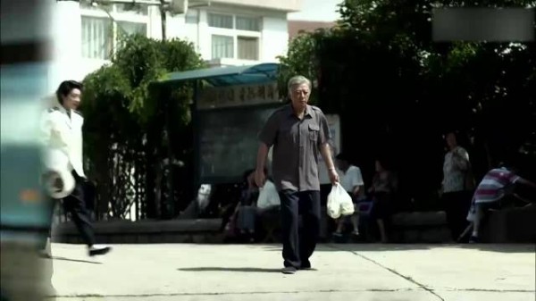 父母爱情：安杰爱了一辈子，江德福过寿，不吃饭为他织毛衣