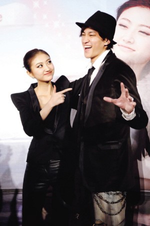 何润东不介意当“烂片大王” 渴望办公室恋情