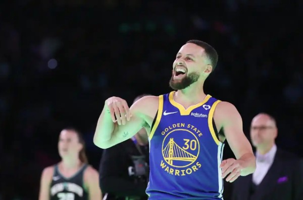 提前四年下滑？库里落后詹姆斯？名嘴：他不配全明星！