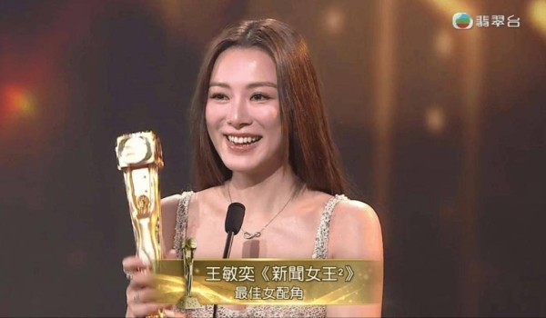 TVB女星获奖后导演老公现身庆祝！眉开眼笑破婚变传闻！自豪发文：从没怀疑过你