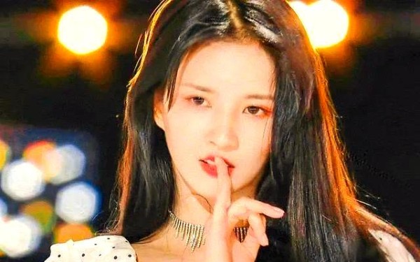 从质疑到坚持：刘些宁的选秀历程与梦想追逐