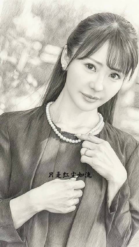 小沢菜穂黑白写真展优雅气质,DAHLIA专属呈现