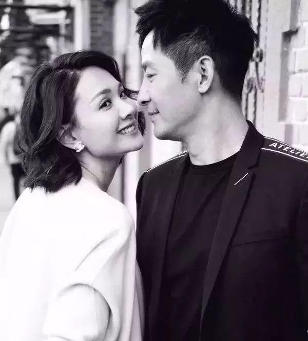 程莉莎罕见年轻时旧照，五官立体、眼窝深邃，似混血美女！