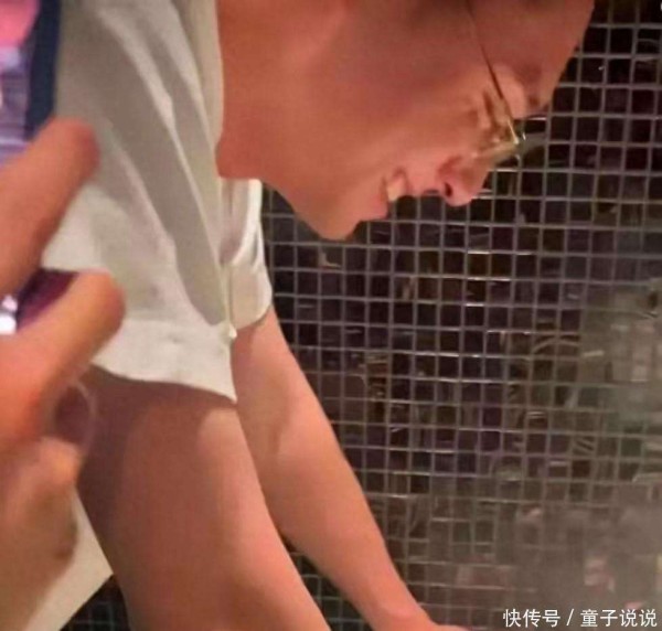 笑喷了！不愧是范丞丞的好朋友，张嘉倪前夫买超这回复也挺给力