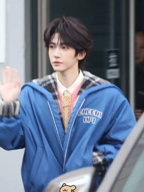 刘宇hi6录制上班了，扑面而来好精致的一张脸！完全是建模脸来的！