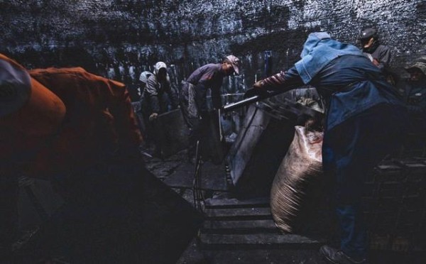 明星助理的挑战与转折：从云端到谷底