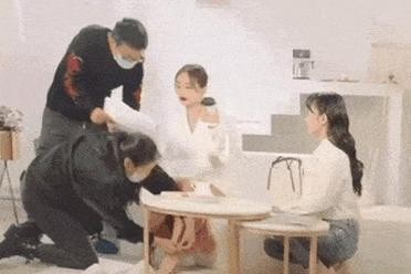 易烊千玺助理工资有多高？明星助理月薪3000的辛酸与温暖