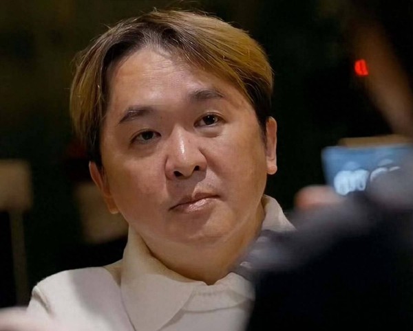 突发！香港知名男星曝被男富豪开价1500万包养，遭女星穿睡衣诱惑