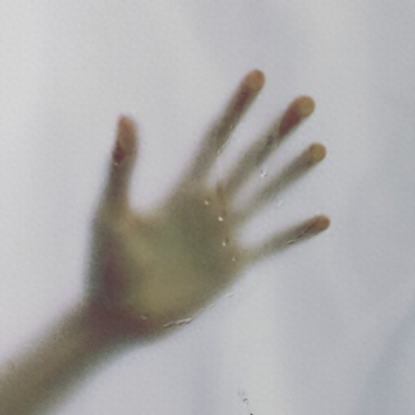 闫学晶含泪致歉：我忘了本！当明星的“凡尔赛”撞上普通人的辛酸