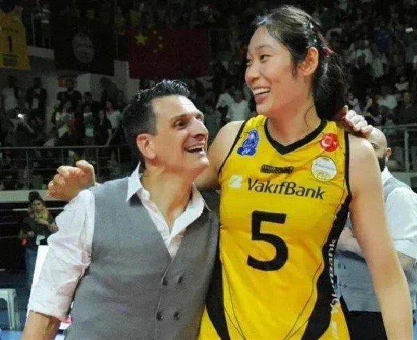 年薪4000万不如足球巨星零头 朱婷为何死磕排球？