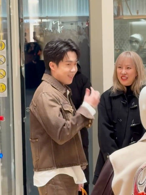 王楚钦亮相眼神清澈显拘谨