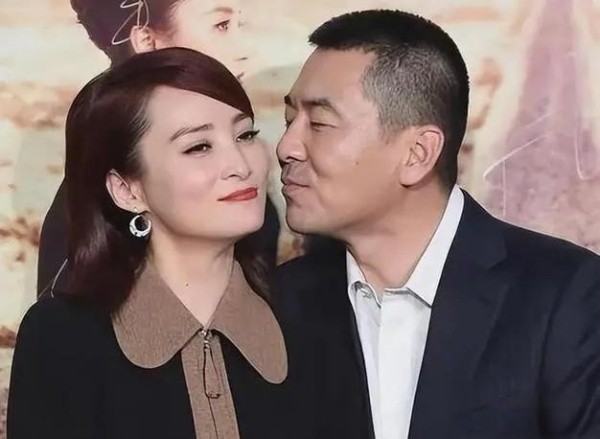 陈建斌蒋勤勤现场互动，粉丝合照显温情